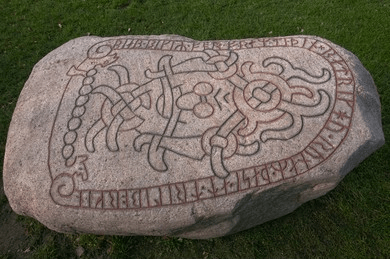 Rune Sacre: Între Istorie și&nbsp;Spiritualitate